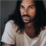 Professeur de théâtre aux Cours Florent, avec plus de 20 ans d'expérience dans le métier, je donne des cours à domicile ou en visio dans l'Hérault et le Gard.
